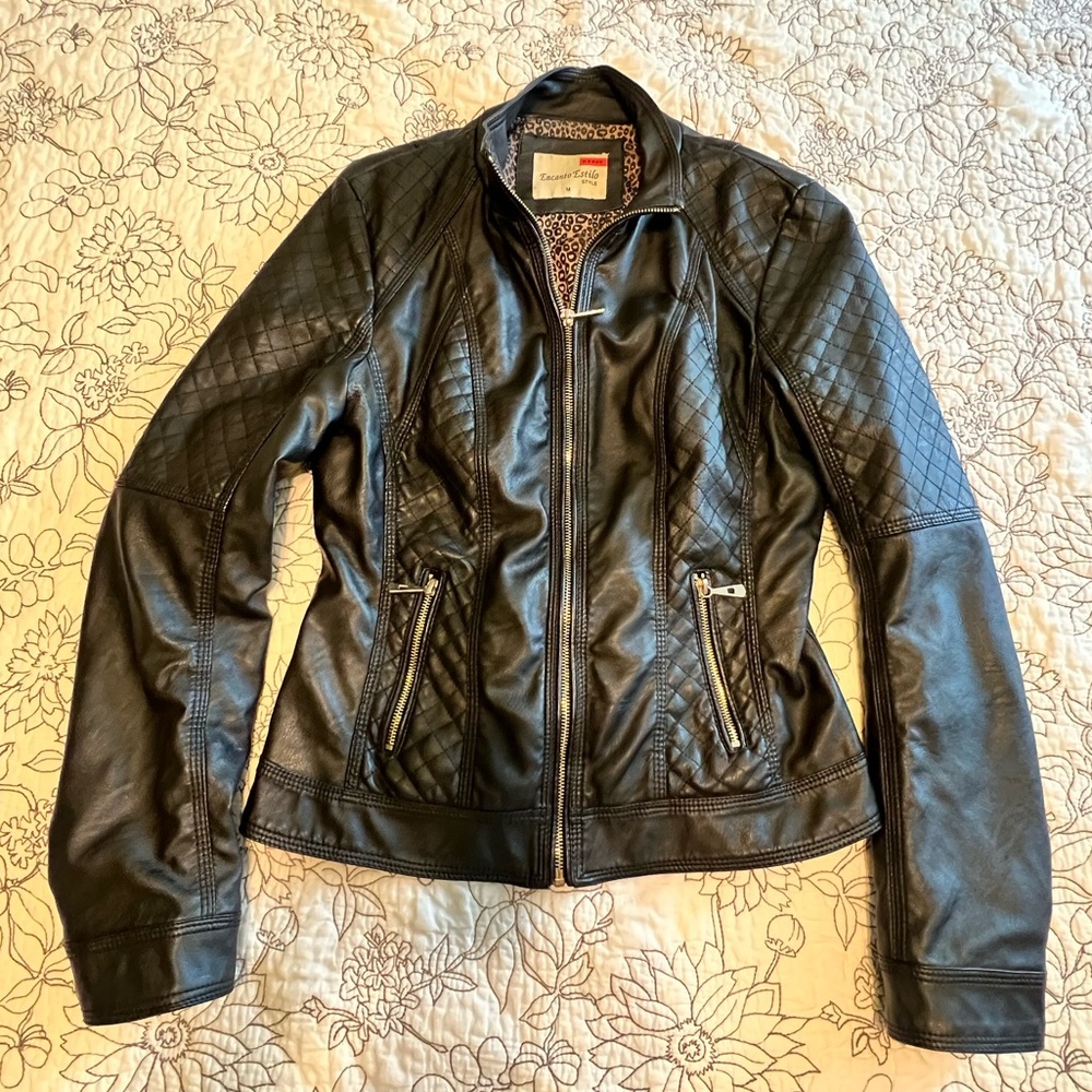 A/ Encanto Estilo Women’s Leather-like polyurethane biker jacket. Size M.